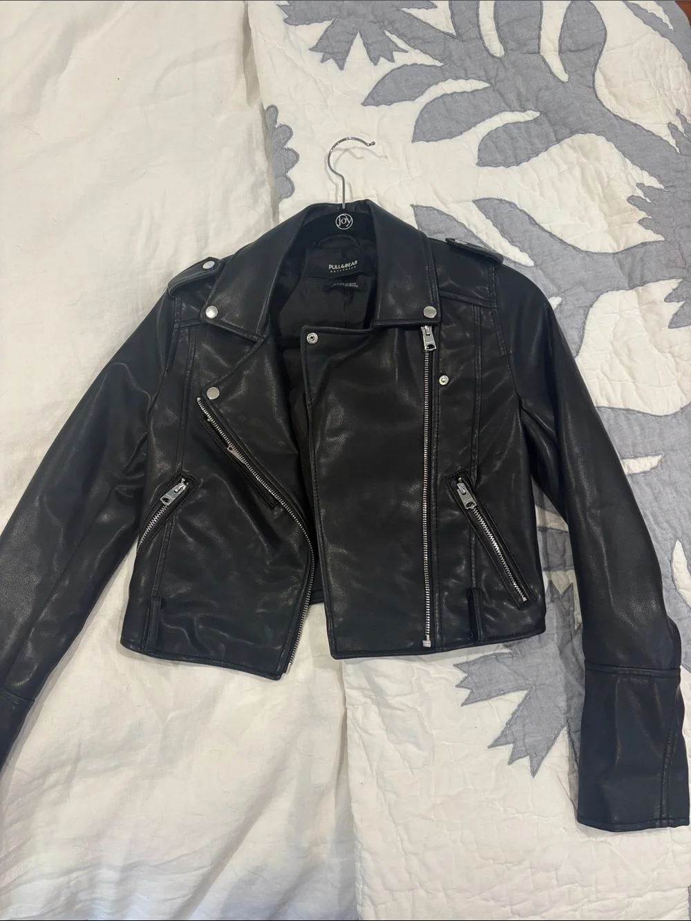 Pull&Bear Black Faux Leather Cropped Biker Jacket with Silver Hardware